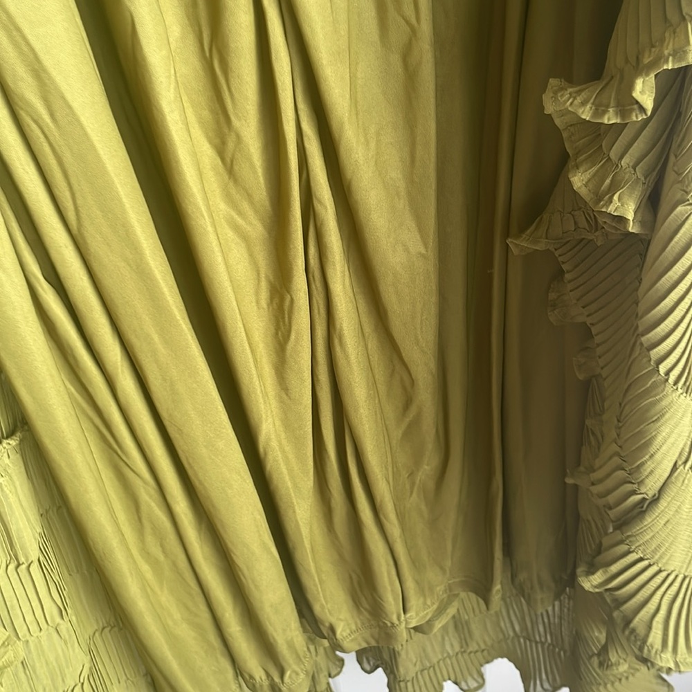 Anthropologie stunning and timeless dress - Picture 4 of 10